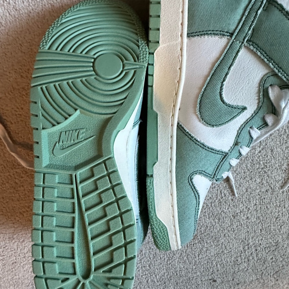 Nike Women’s Dunk 1985 High-Top Sneakers in Green and White - Picture 6 of 7